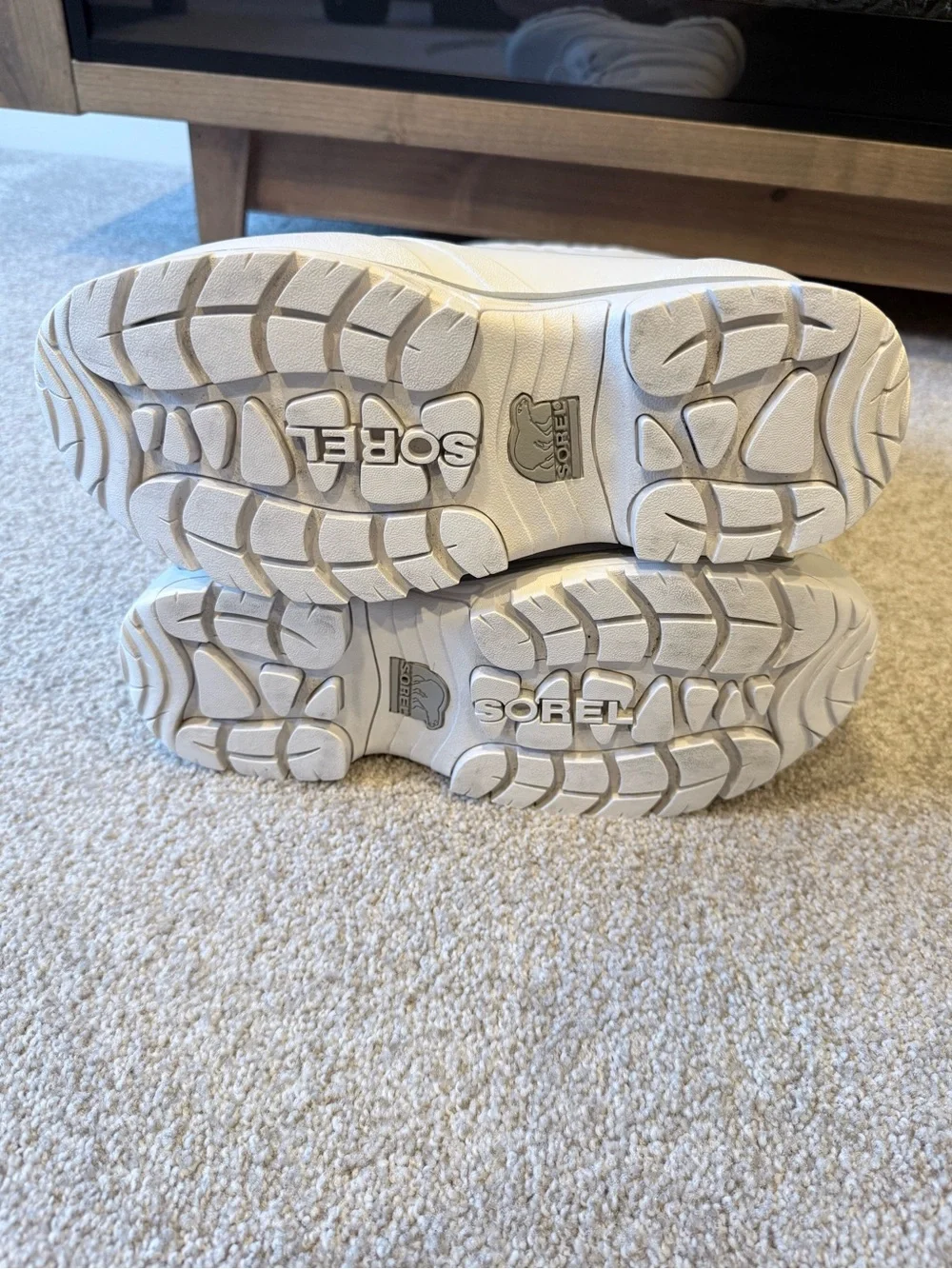 Sorel Snowlion women’s size 8 white winter boots